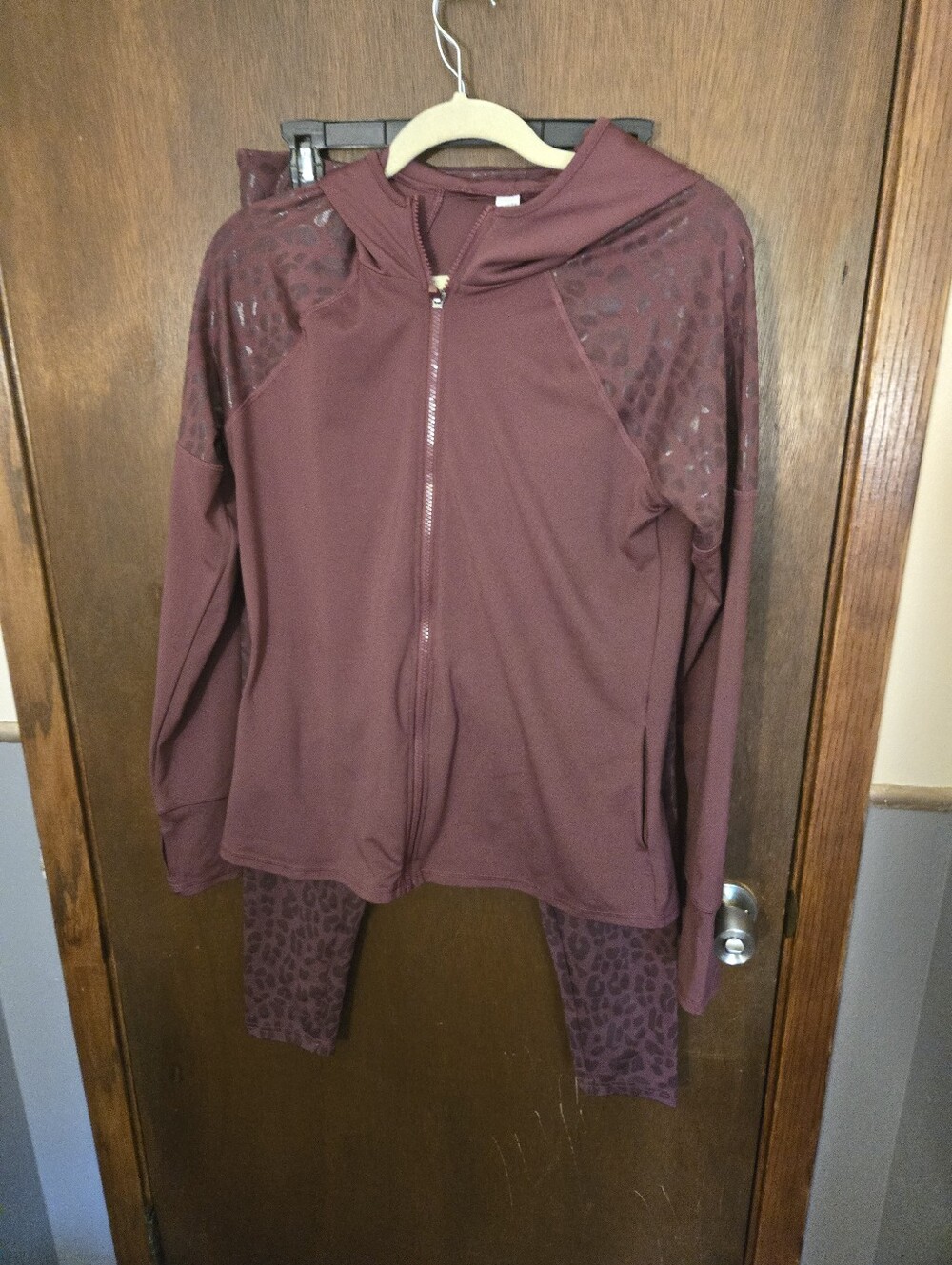 Marika Burgundy Zip Hoodie with Leggings Leopaed Print L/ Xl